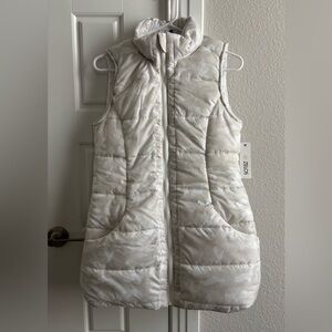 NWT ZELOS white camo puffer vest zip-up with pockets (size M)